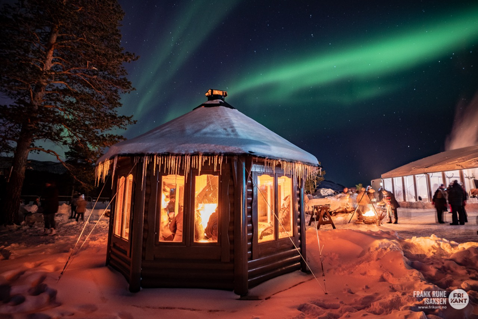 Hytte i nordlys alta event northern lights aurora borealis frikant