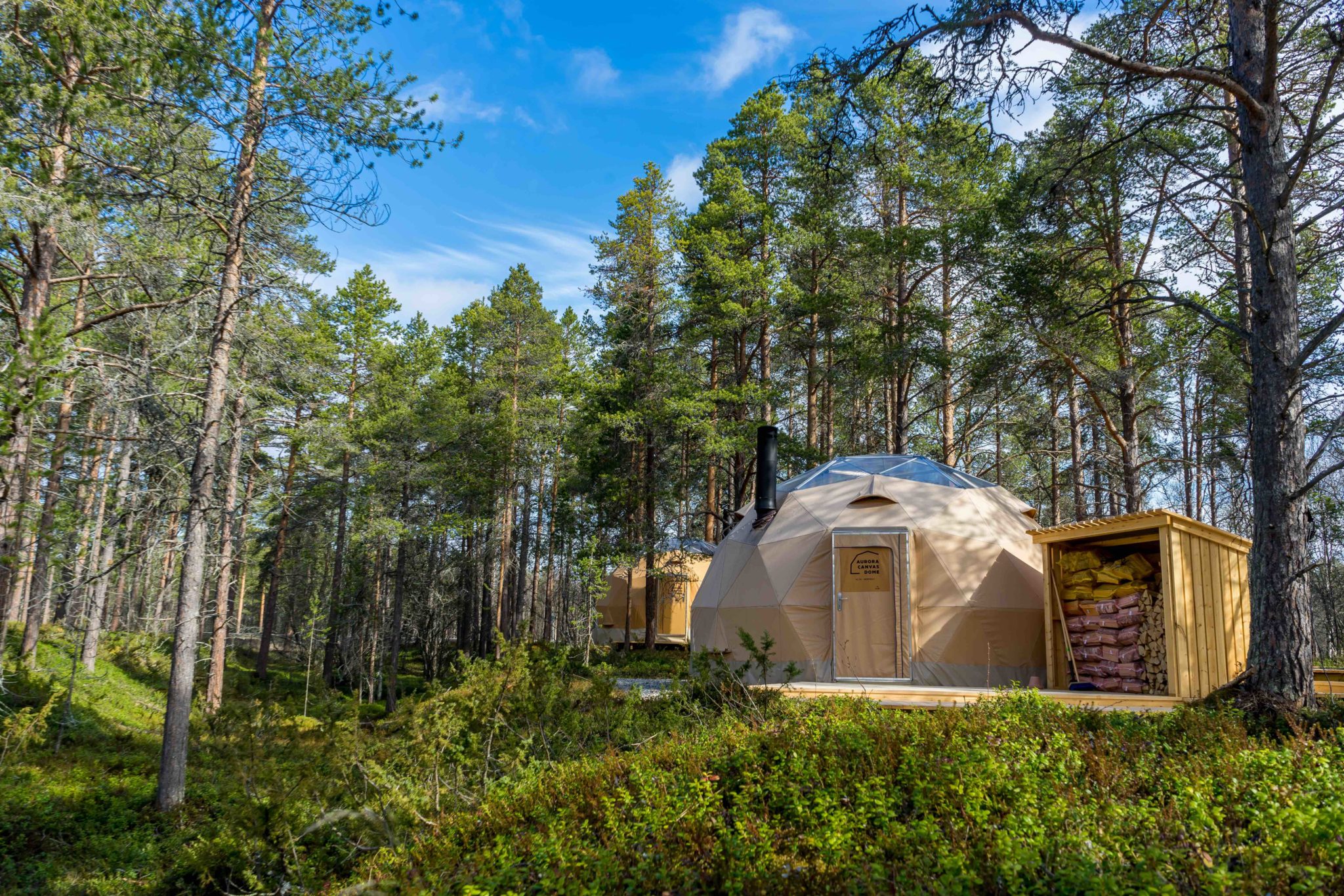 Unn deg et opphold i skogen i en Aurora Canvas Dome. Foto: GLØD Explorer