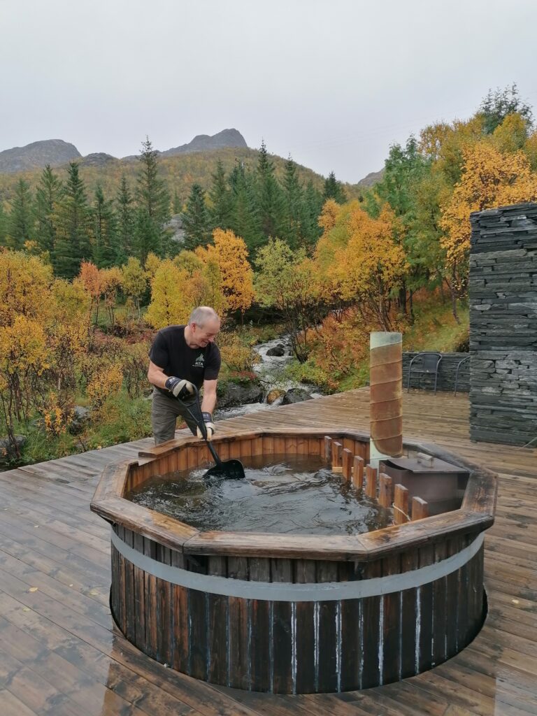 Badstue i høstlige omgivelser