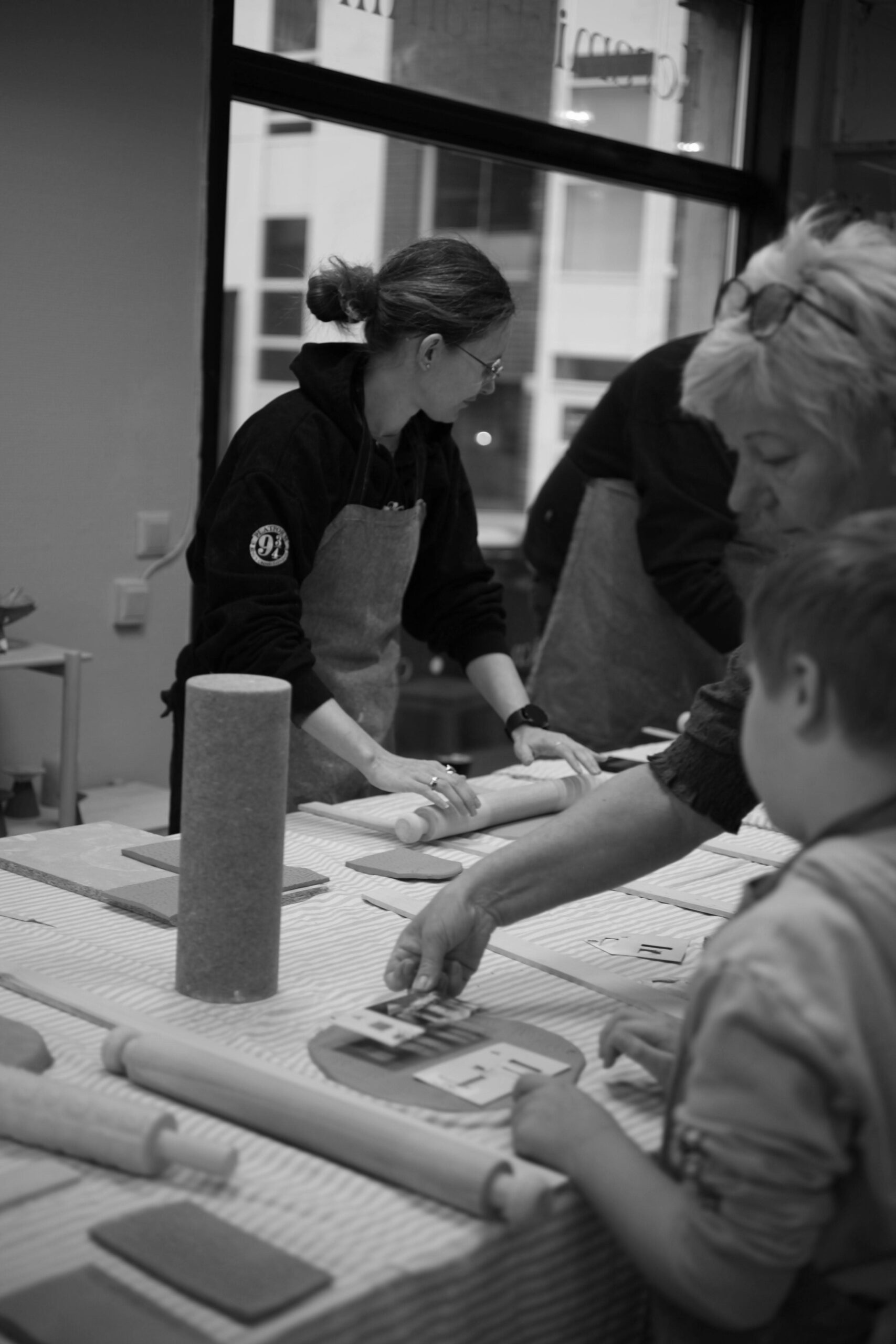 personer som jobber med leire