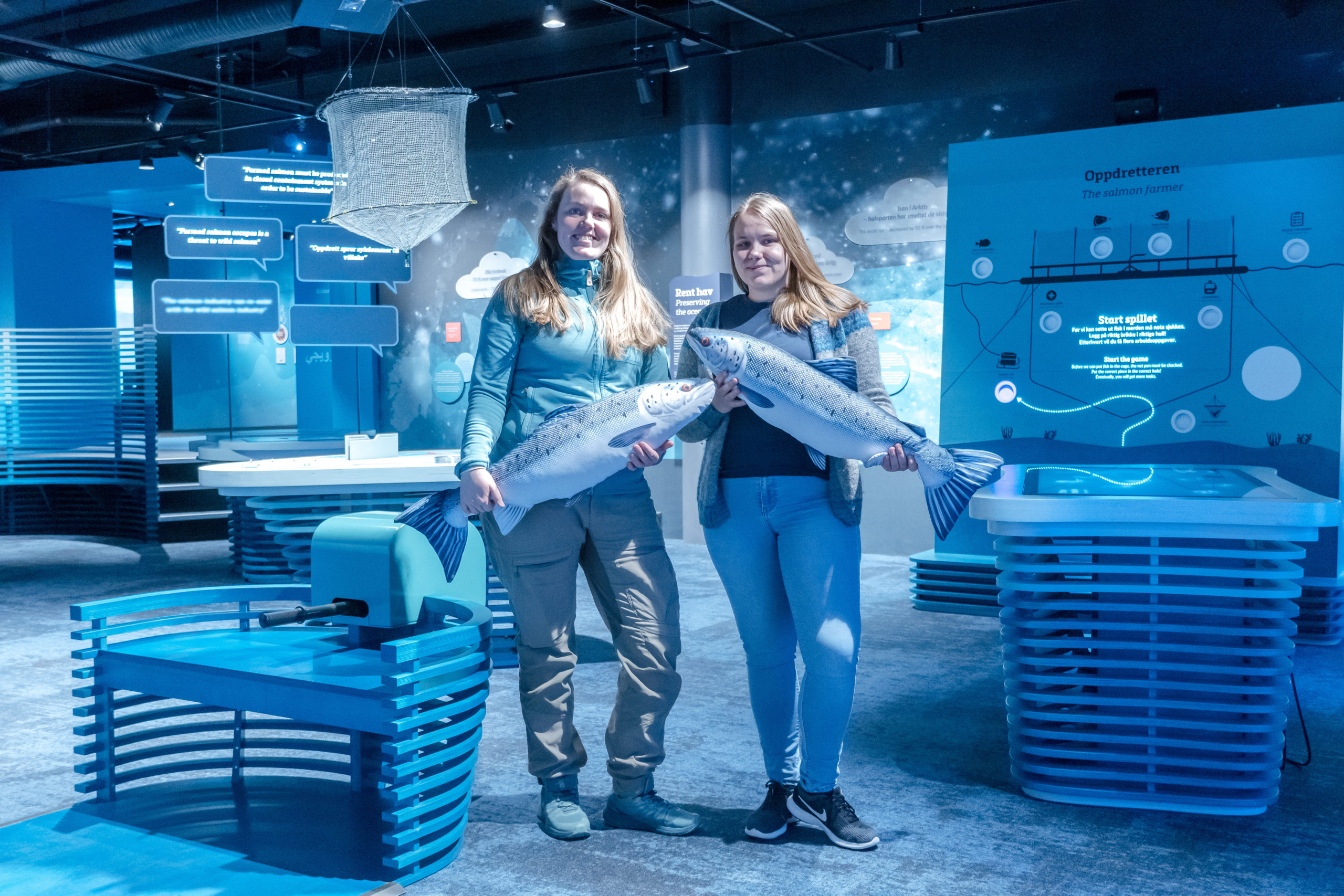 Learn about aquaculture in the House of Salmon Visit Alta English