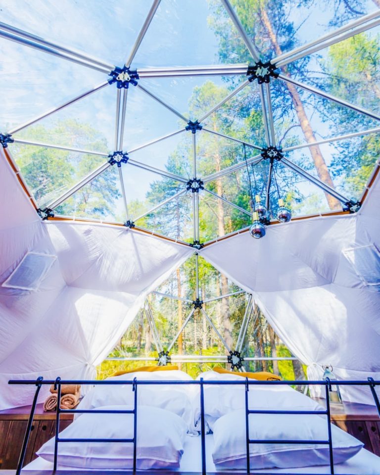 Spend the night in a glamping dome! Photo: GLØD Explorer
