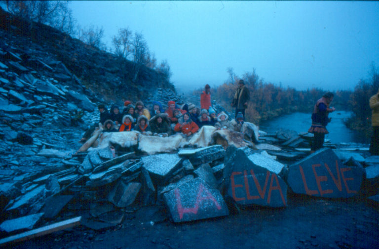 Demonstranter i oktober 1979. Foto: Jørn Thomassen/Verdensarvsenter for bergkunst – Alta Museum