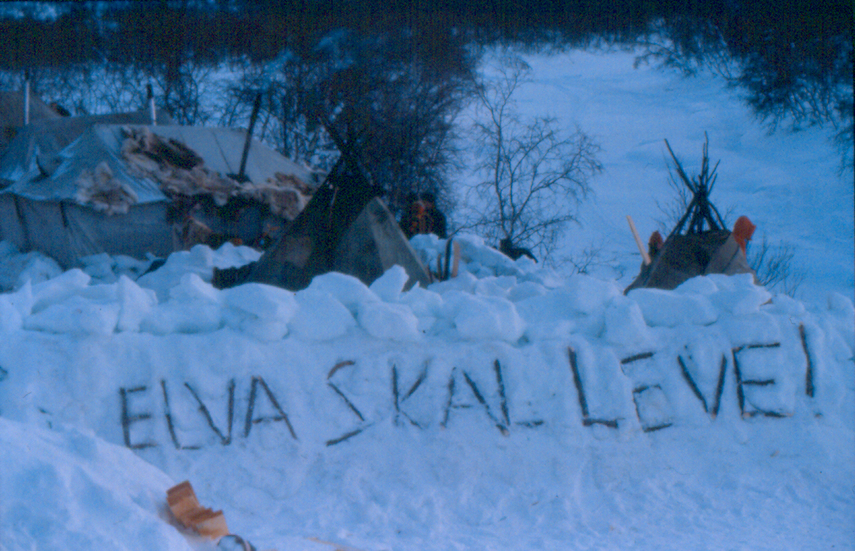 I januar 1981 hadde demonstrantene satt opp lavvoer i Stilla. Foto: Jørn Thomassen/Verdensarvsenter for bergkunst – Alta Museum