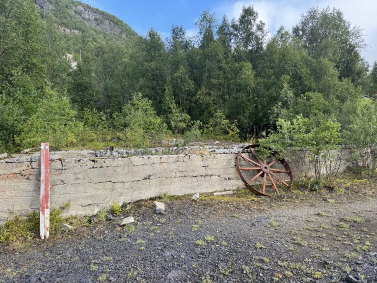 Ruinene etter smeltehytta. Foto: Visit Alta