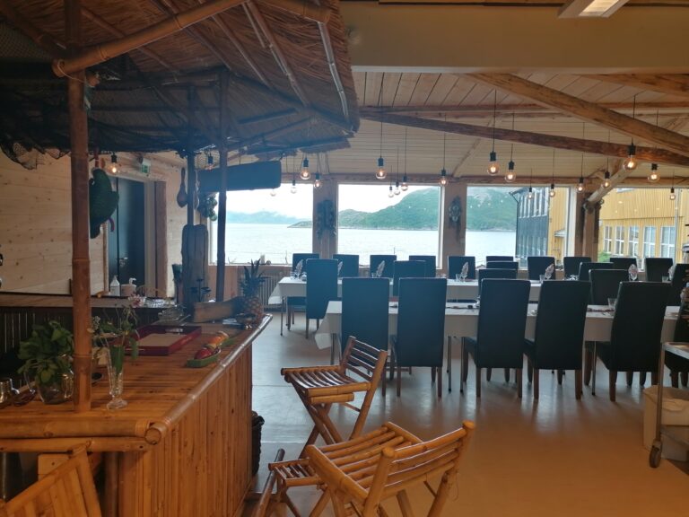 Restaurant og karibisk bar. 